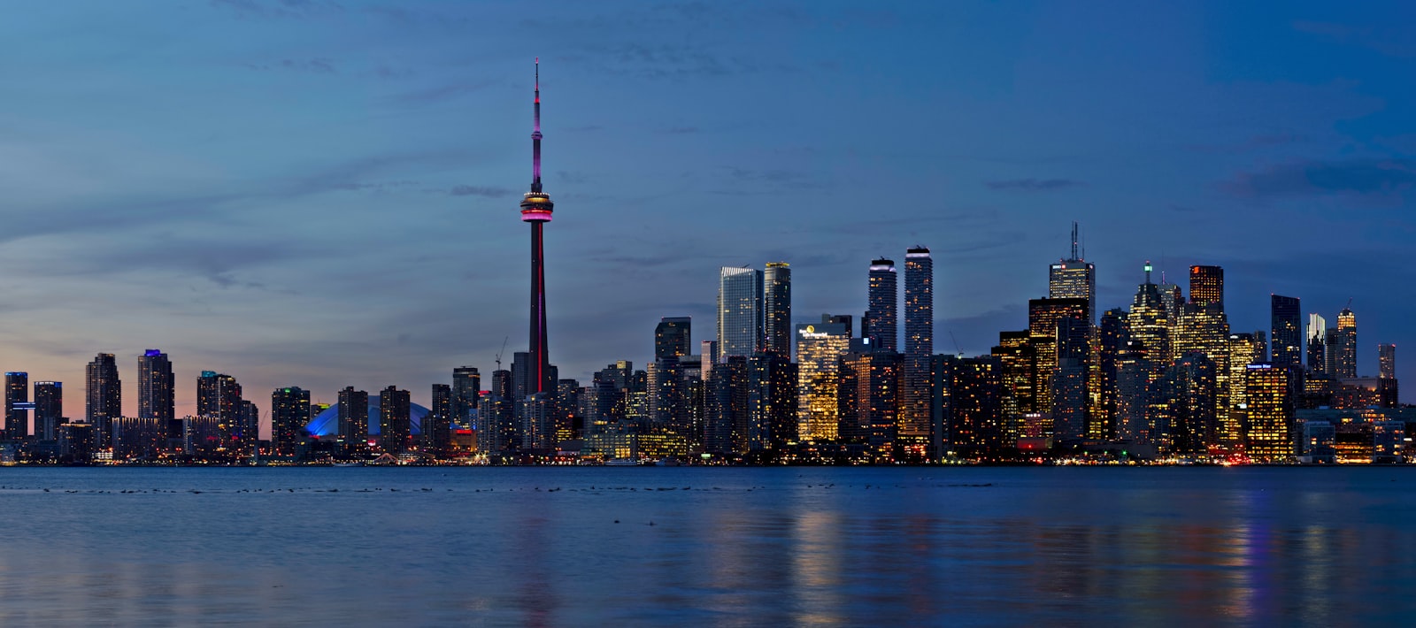 CN Tower and downtown Toronto in daylight